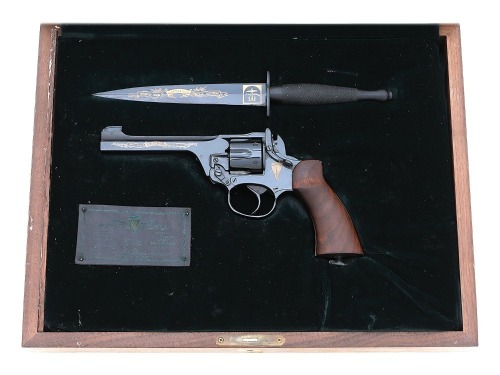 Special Edition Enfield No.2 Mk 1* and Fairbairn-Sykes Fighting Knife World War II Commemorative Cased Set
