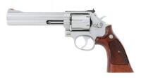 Smith & Wesson Model 686 Distinguished Combat Magnum Revolver