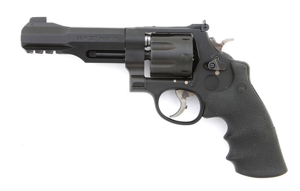 Smith & Wesson Performance Center Model 327 M&P R8 Revolver